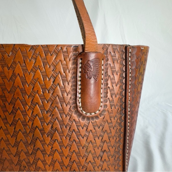 Handcrafted Vintage Thick Leather Embossed Arrowhead Design Handbag - Picture 2 of 10